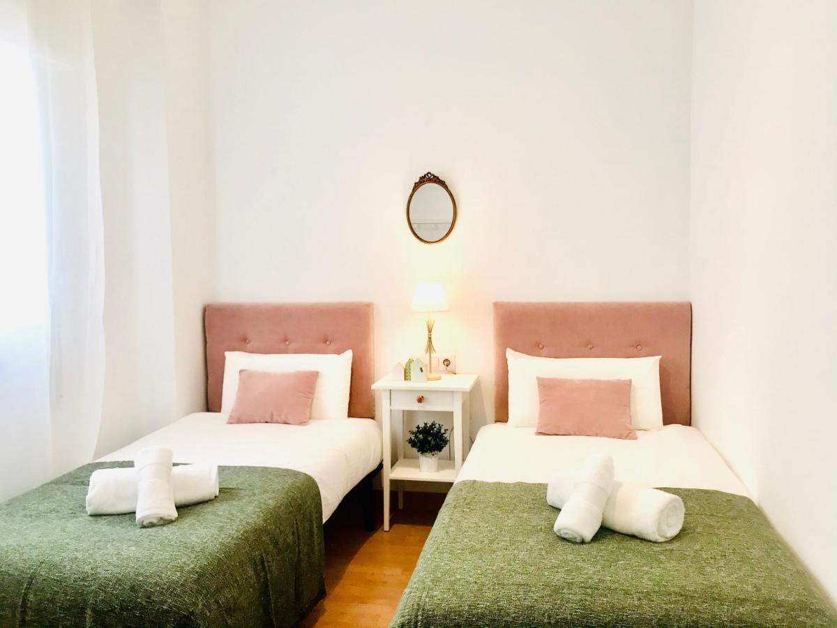 Gleaming & Well Located Apartment In Malaga Center Exterior foto