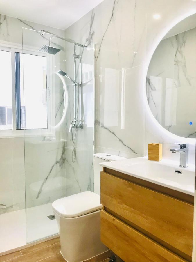 Gleaming & Well Located Apartment In Malaga Center Exterior foto