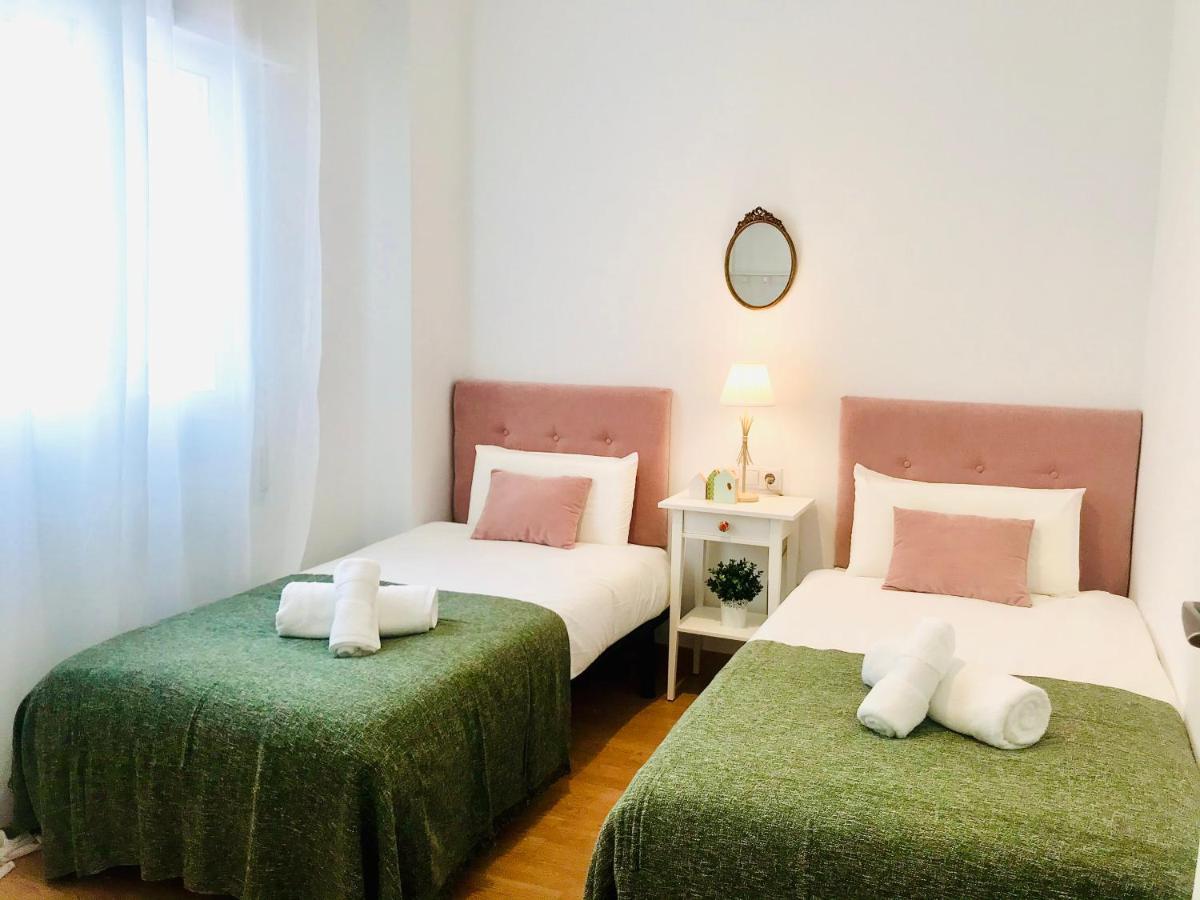 Gleaming & Well Located Apartment In Malaga Center Exterior foto